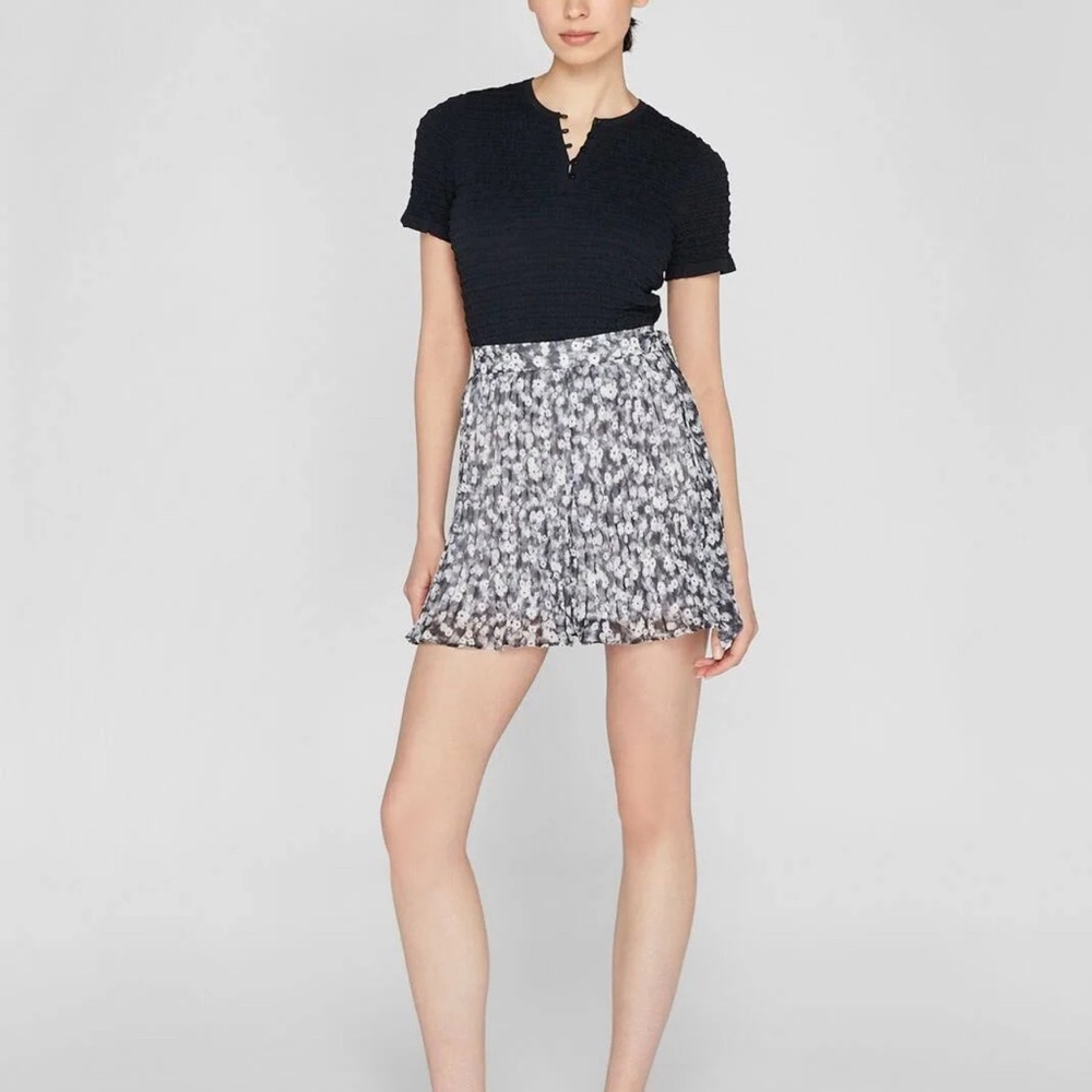 Club Monaco Floral Justine Pleated Shorts - New With Tags, Size 4